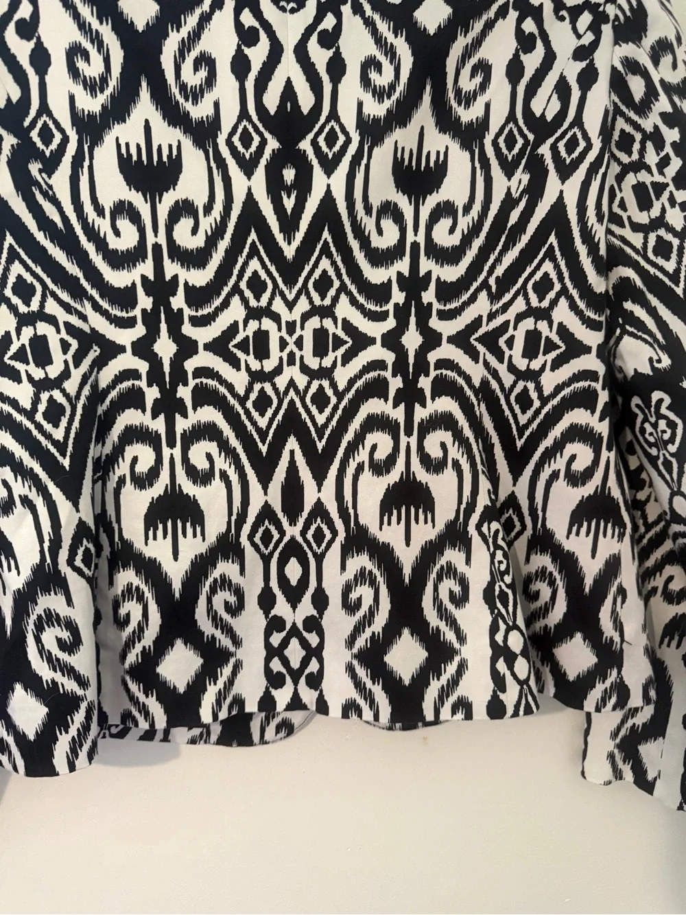 Jones New York Stretch Black and White Ikat-Style Abstract Blazer size 6